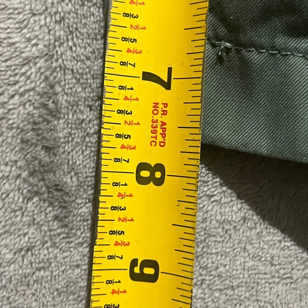 Uniqlo Chino Shorts Mens L Green 7 Inch Inseam 100% Cotton 321-477577